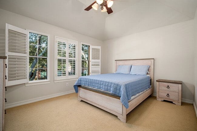 Building Photo - 5007 Cambridge St