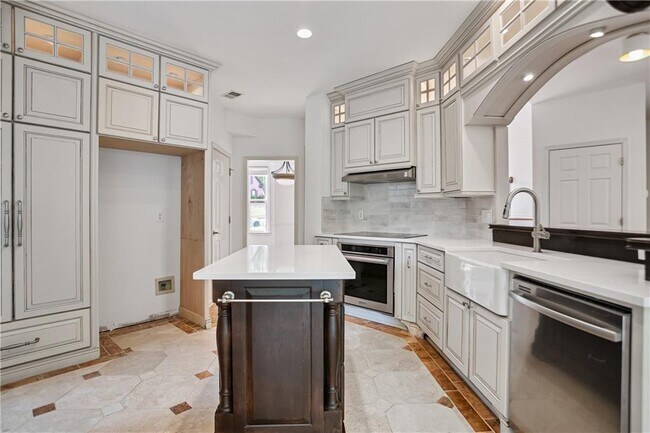 Building Photo - 6285 Sterling Dr