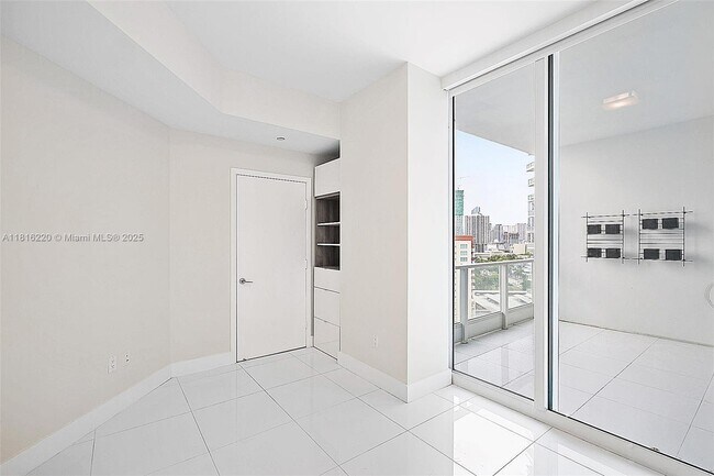 Building Photo - 2020 N Bayshore Dr