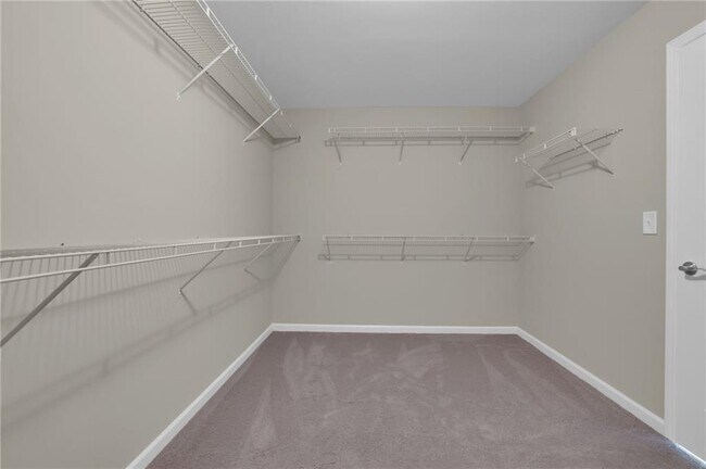 Building Photo - 1710 Eastbrooke Pl