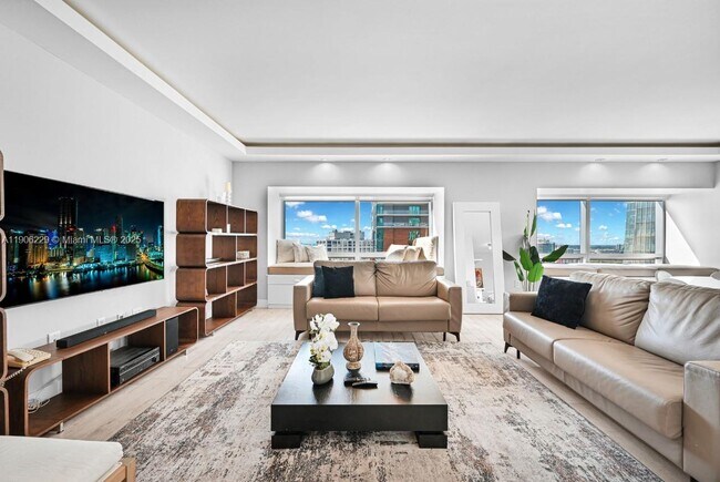 Building Photo - 1435 Brickell Ave