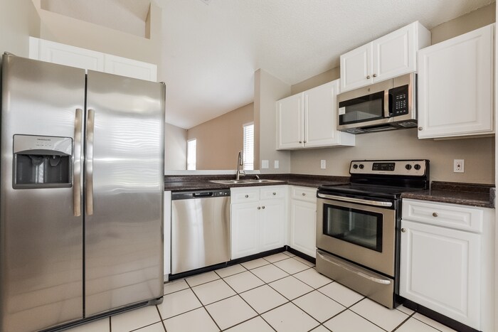 Building Photo - 1121 Shoshanna Dr