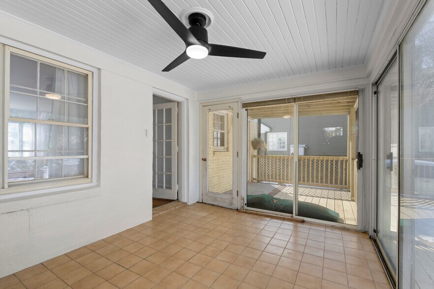 Building Photo - 221 W Avondale Dr