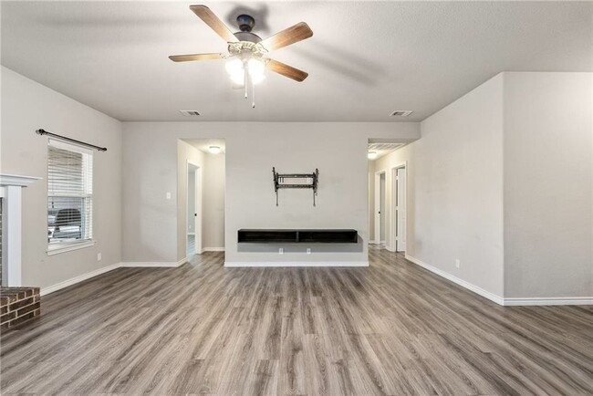 Building Photo - "Spacious 4-Bedroom Haven in Killeen with ...