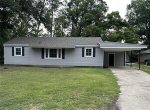 Building Photo - 105 Rosewood Cir