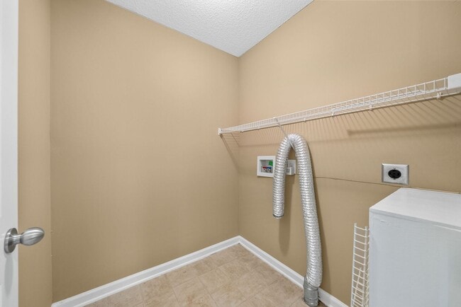 Building Photo - 4 Bedroom Pet Friendly Home For Rent With ...