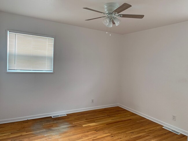 Building Photo - Great 3 Bedroom Home