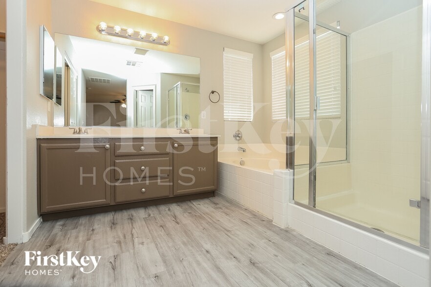 Building Photo - 6425 Casamar St