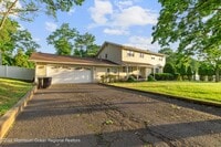 Building Photo - 2 Karen Ct