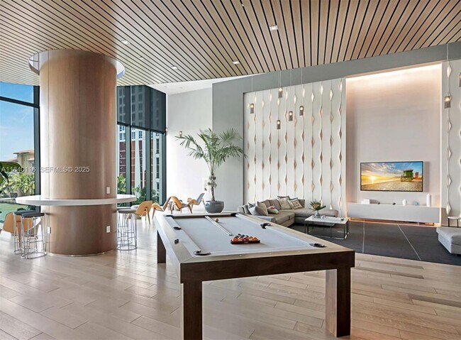 Building Photo - 460 NE 28th St