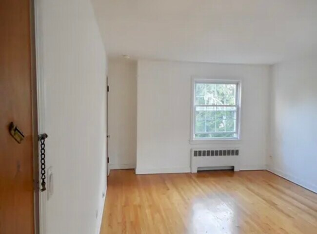 Building Photo - 4912 W Eddy St