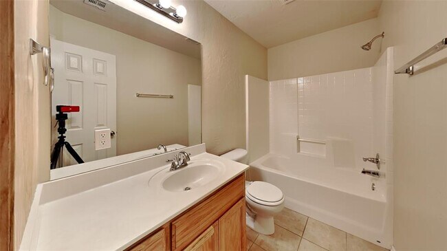 Building Photo - 21886 Pioneer Cir