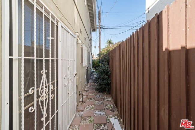 Building Photo - 2109 S Marvin Ave