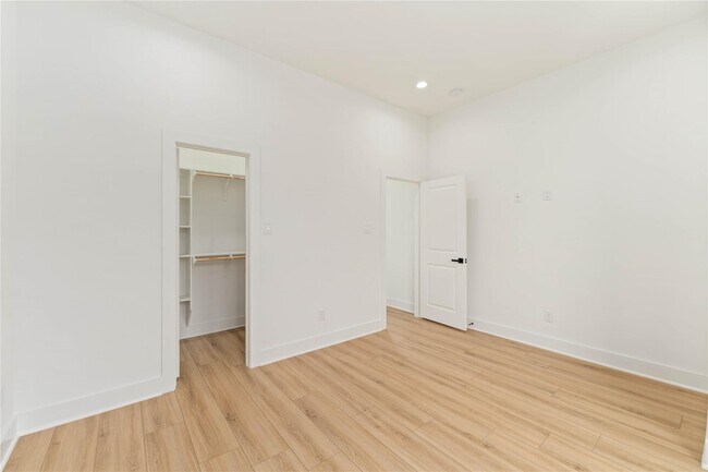 Building Photo - 8048 Sunbury St