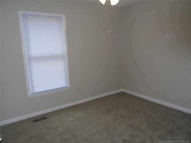 Building Photo - 912 Hollydale Ln