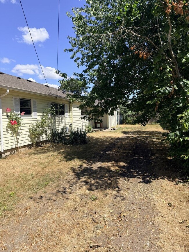 Building Photo - Beautifully Remodeled 3-Bedroom, 2-Bath Home