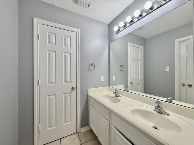 Building Photo - 24327 Lanning Dr