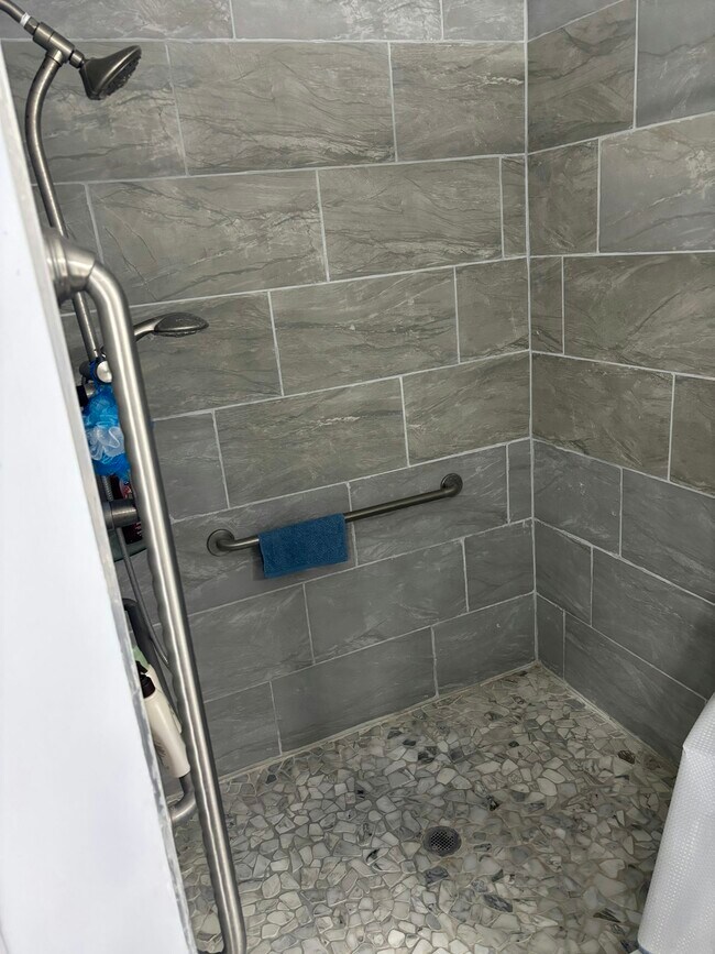 Building Photo - 2142 Hidden Ridge Dr