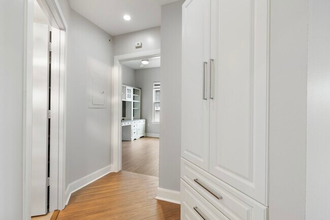 Building Photo - 1010 Rosine St