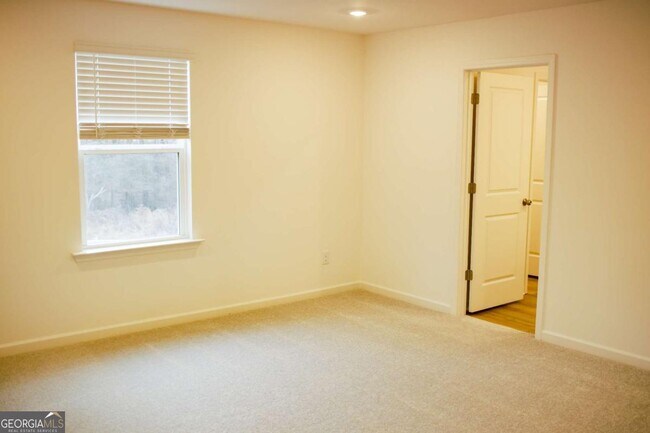 Building Photo - 484 Red Dragon Dr