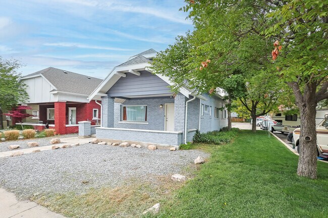 Building Photo - 722 S 700 E
