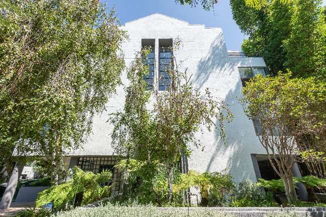 Building Photo - 1600 Camden Ave
