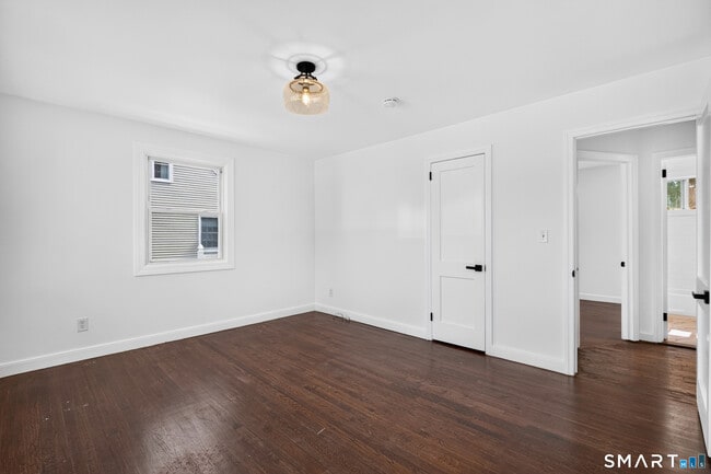 Building Photo - 11 Stratfield Pl