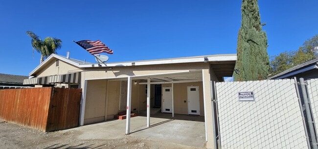 Building Photo - 115 W Ivy St