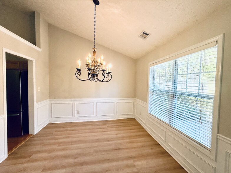 Building Photo - 2510 Cordillo Dr