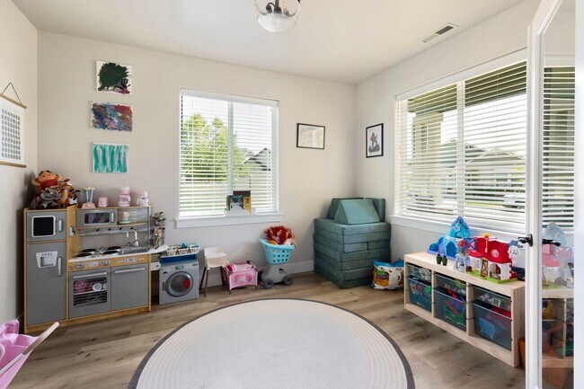 Building Photo - Stunning 5-Bedroom Family Home on a Corner...