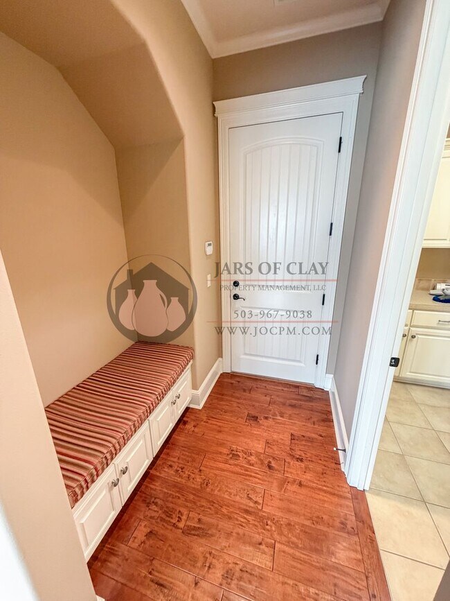 Building Photo - Luxurious Woodburn Residence | Main-Floor Primary Suite & Butler's Pantry