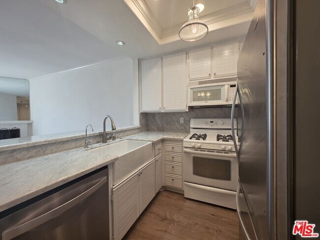 Building Photo - 8505 Gulana Ave