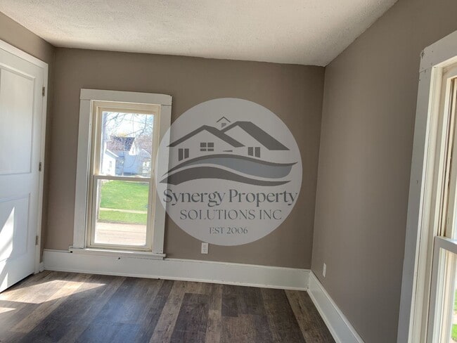 Building Photo - Nice home with Space to grow your Family!