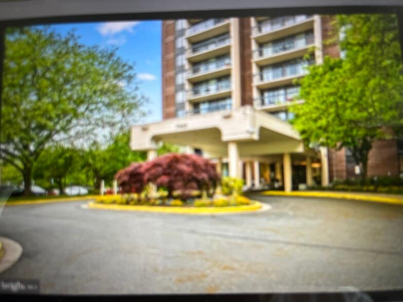 Primary Photo - 7401 Westlake Ter