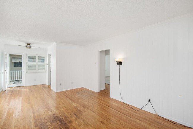 Building Photo - 11248 La Maida St