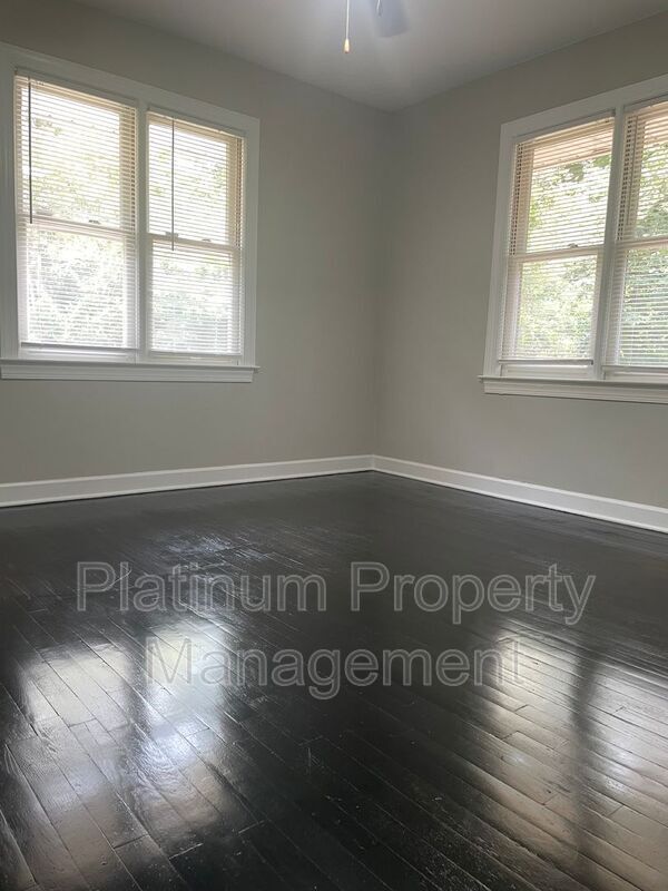 Building Photo - 3485 Maplehurst Dr