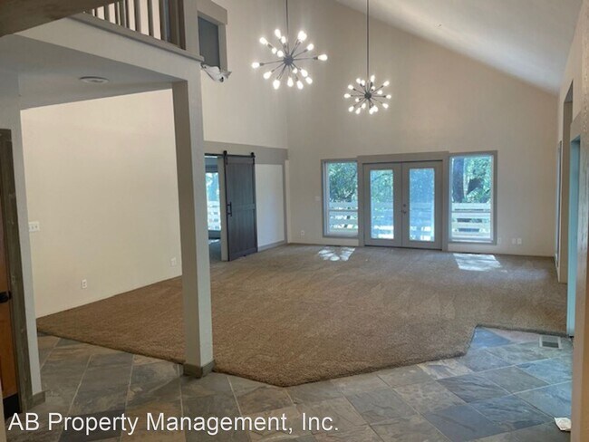 Building Photo - 5 br, 4 bath House - 5650 Hollyberry Lane