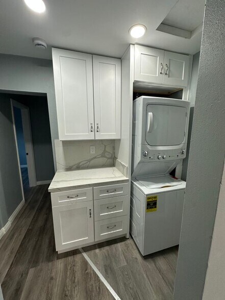 Building Photo - 816 Oakwood St