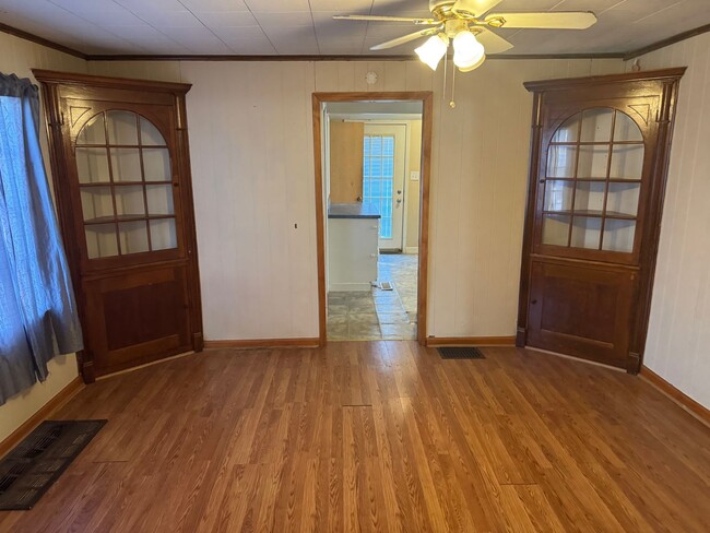 Building Photo - Nice 2 bedroom with unfinished basement an...