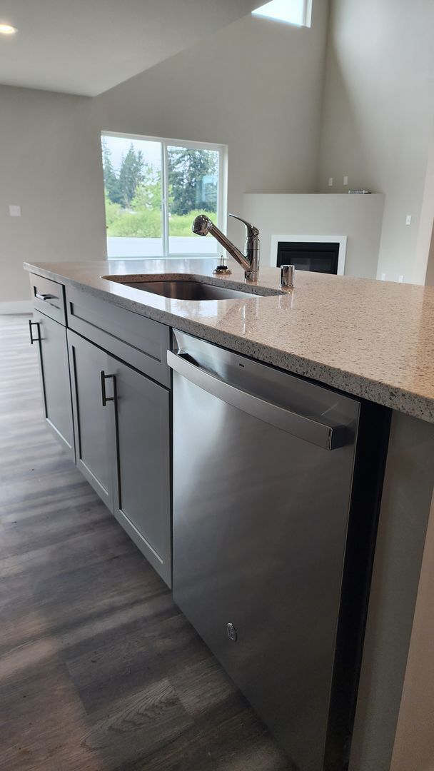 Building Photo - 3 Bedroom, 2.5 Bathroom + DEN in Yelm Cree...