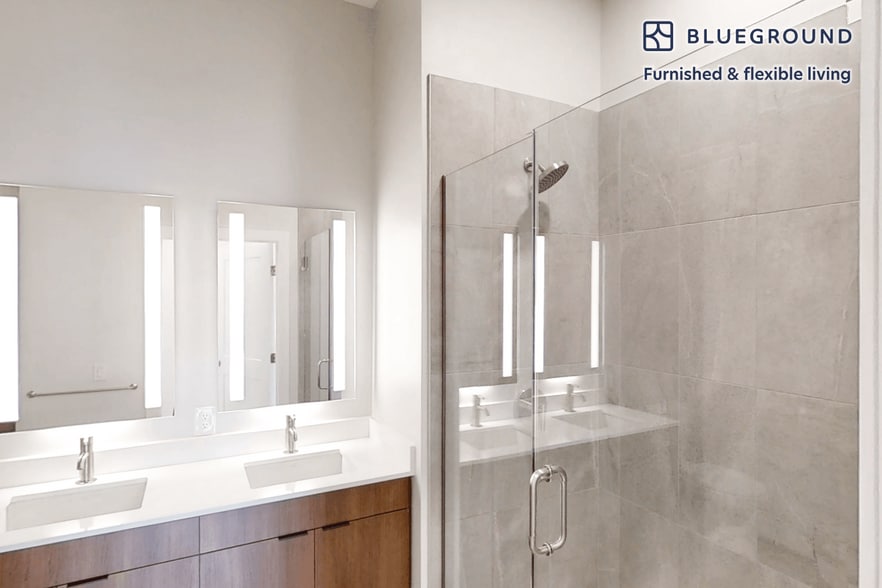 Building Photo - 20 Fourth Avenue-SI ID3581A