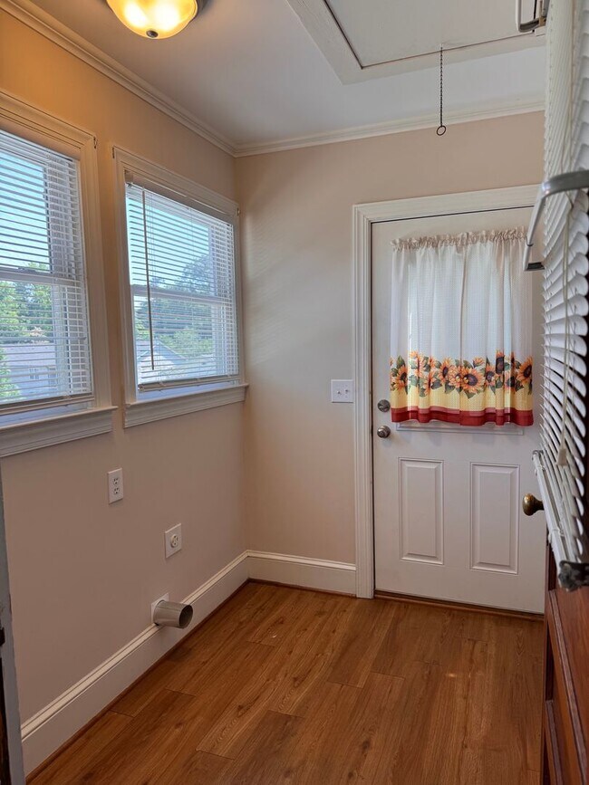 Building Photo - 2 BED, 1 BATH HOME LOCATED A FEW BLOCKS FROM DOWNTOWN ASHEBORO!