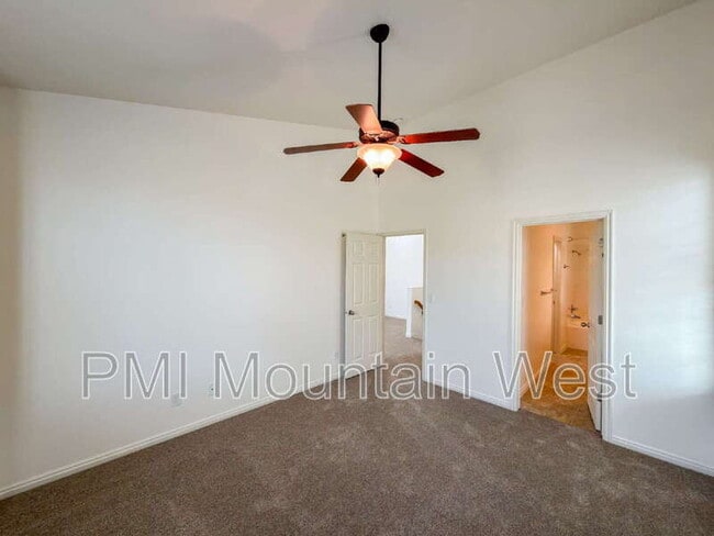 Building Photo - 443 Kent Dr