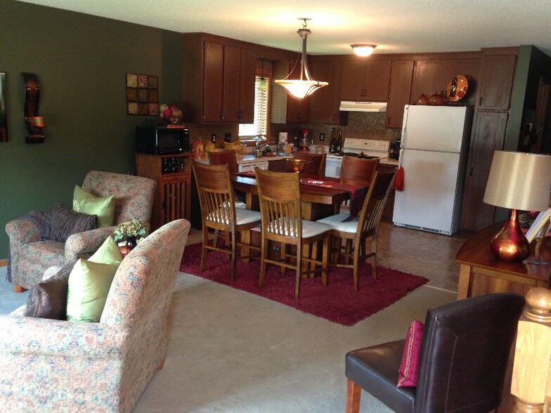 Building Photo - 874 Trails End Rd