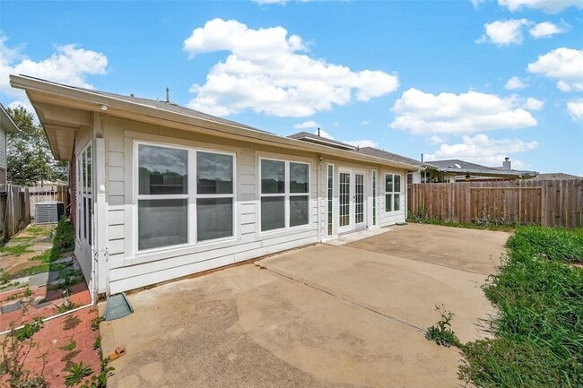 Building Photo - 13915 Maleewan Ln