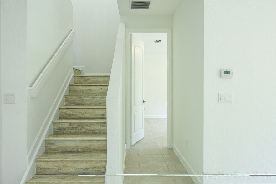 Building Photo - 3841 Aspen Leaf Dr