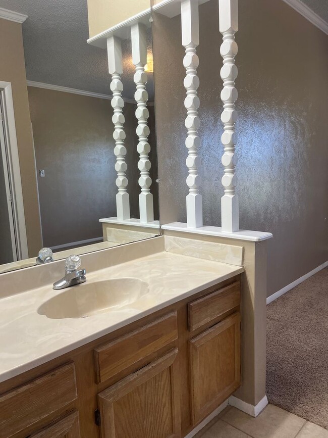 Building Photo - 1028 Mockingbird Ln