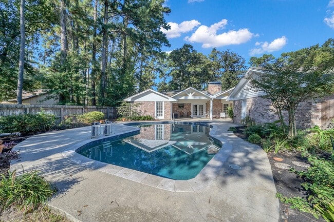 Building Photo - 26926 Maplewood Dr