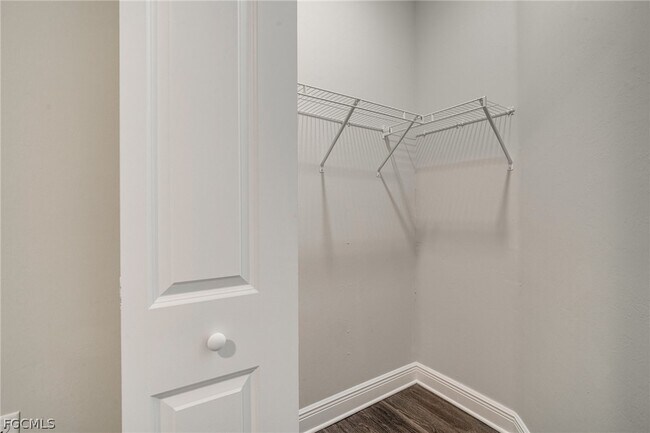 Building Photo - 809 Agnes Ave