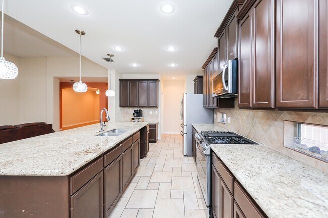 Building Photo - 318 Silverleaf Oak